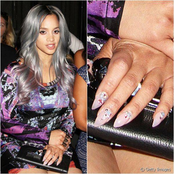 Durante desfile da NYFW realizada em setembro de 2014, Dascha Polanco escolheu o estilo stilleto para a pontinha dos dedos e decorou as unhas com muitos cristais